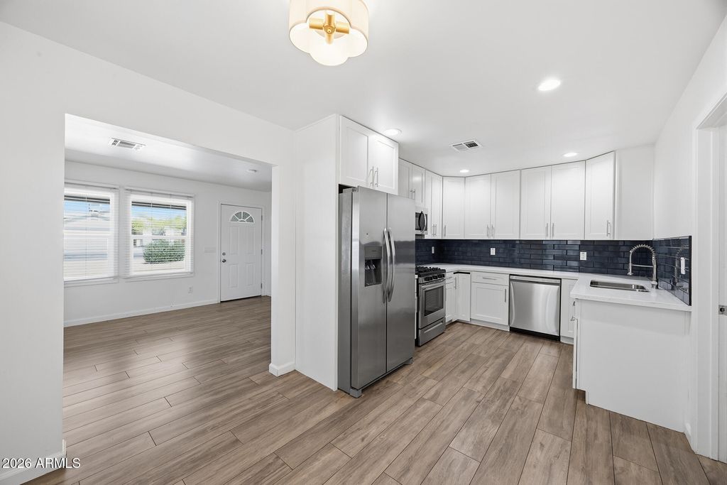 Image 11 of property listing at 1005 E MARIPOSA Street, Phoenix, AZ 85014