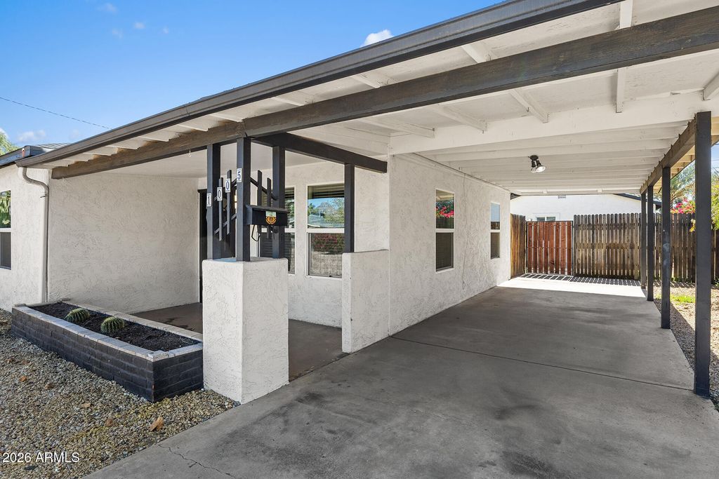 Image 4 of property listing at 1005 E MARIPOSA Street, Phoenix, AZ 85014