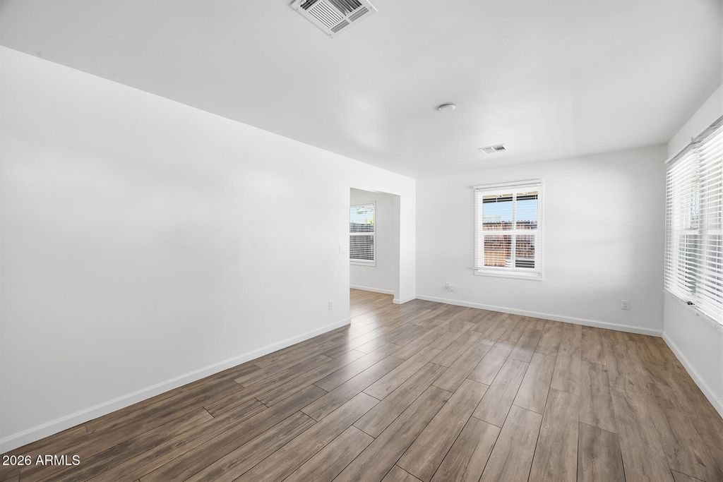 Image 6 of property listing at 1005 E MARIPOSA Street, Phoenix, AZ 85014