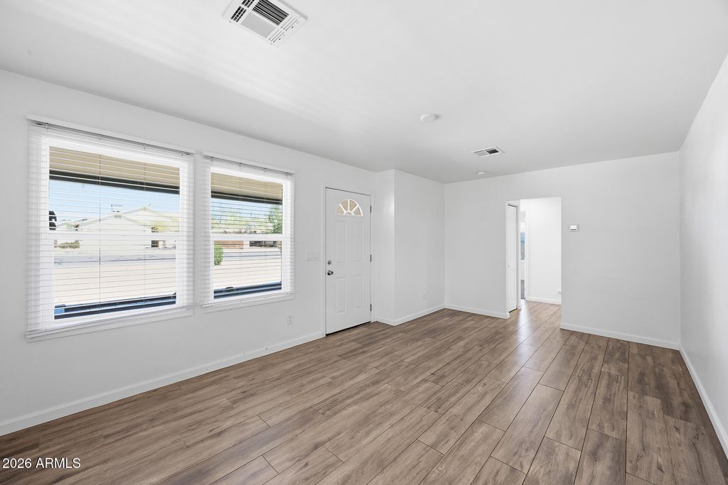 Image 8 of property listing at 1005 E MARIPOSA Street, Phoenix, AZ 85014