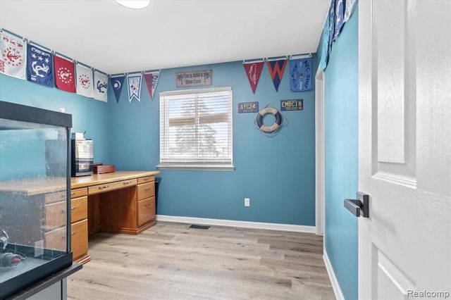 21526 E Chipmunk Trail, Woodhaven, MI 48183