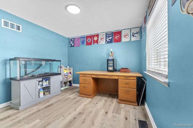 21526 E Chipmunk Trail, Woodhaven, MI 48183