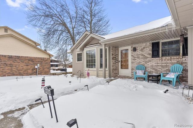 21526 E Chipmunk Trail, Woodhaven, MI 48183