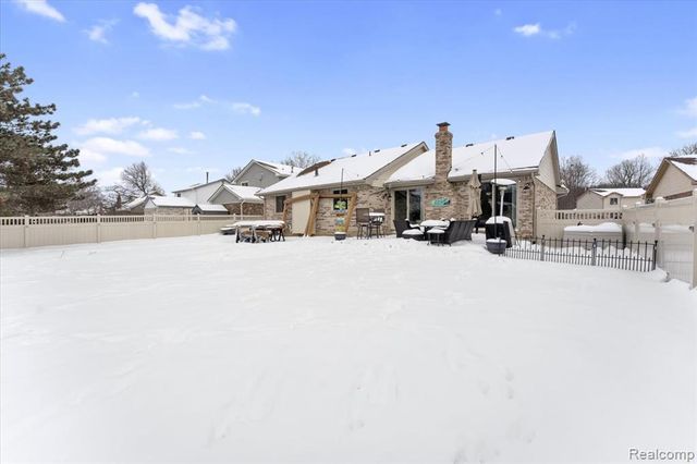 21526 E Chipmunk Trail, Woodhaven, MI 48183