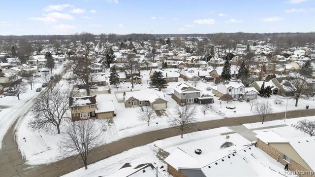 21526 E Chipmunk Trail, Woodhaven, MI 48183