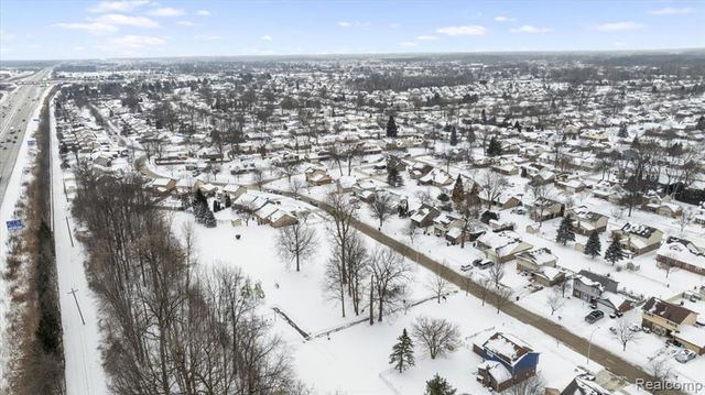 21526 E Chipmunk Trail, Woodhaven, MI 48183