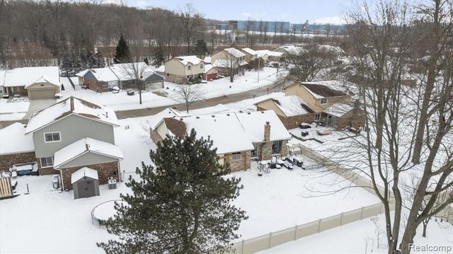 21526 E Chipmunk Trail, Woodhaven, MI 48183