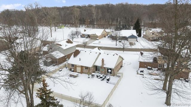 21526 E Chipmunk Trail, Woodhaven, MI 48183