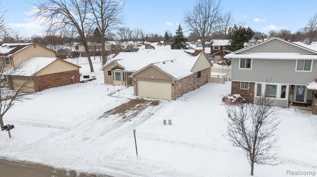 21526 E Chipmunk Trail, Woodhaven, MI 48183