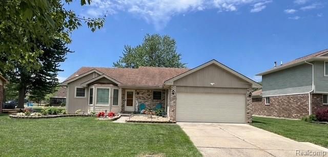 21526 E Chipmunk Trail, Woodhaven, MI 48183
