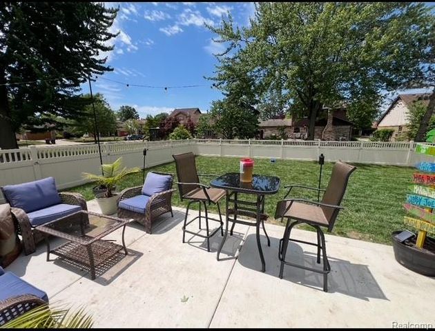 21526 E Chipmunk Trail, Woodhaven, MI 48183