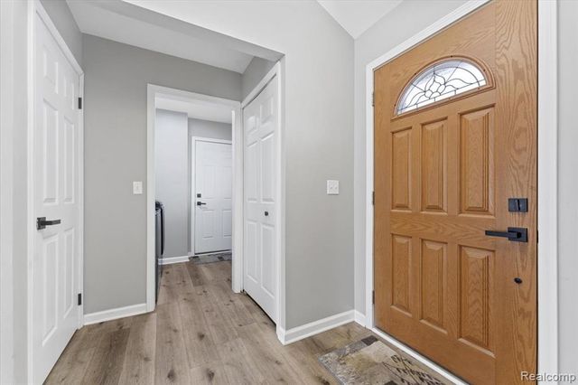 21526 E Chipmunk Trail, Woodhaven, MI 48183