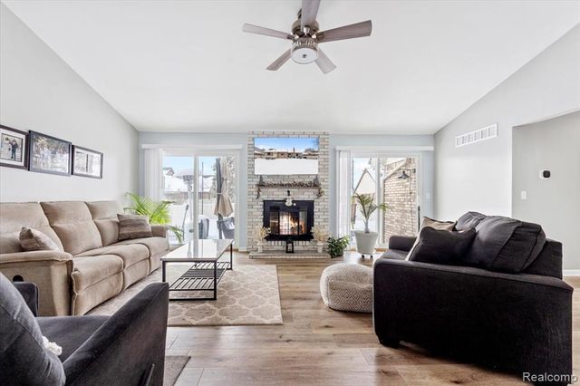 21526 E Chipmunk Trail, Woodhaven, MI 48183