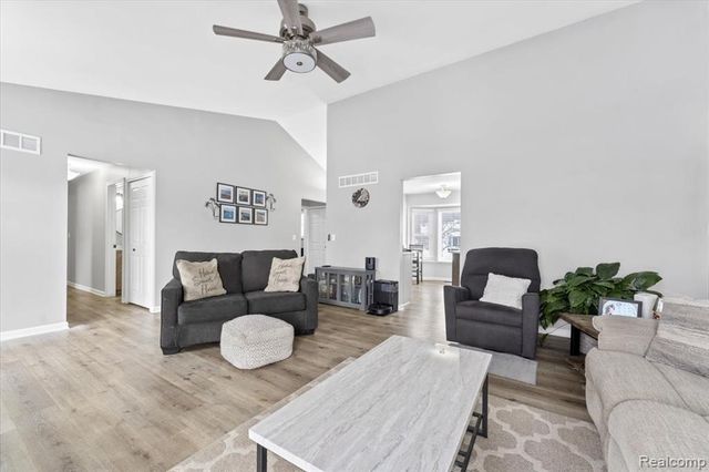 21526 E Chipmunk Trail, Woodhaven, MI 48183