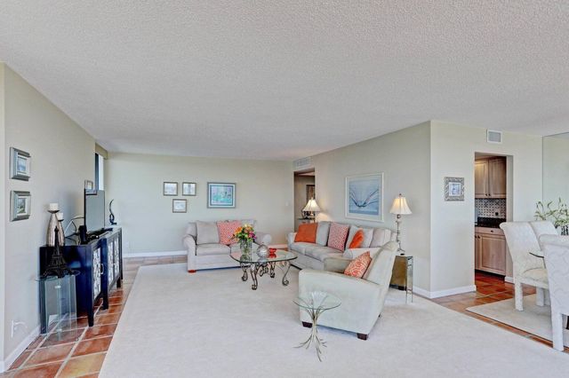5510 N Ocean Drive 17d, Singer Island, FL 33404