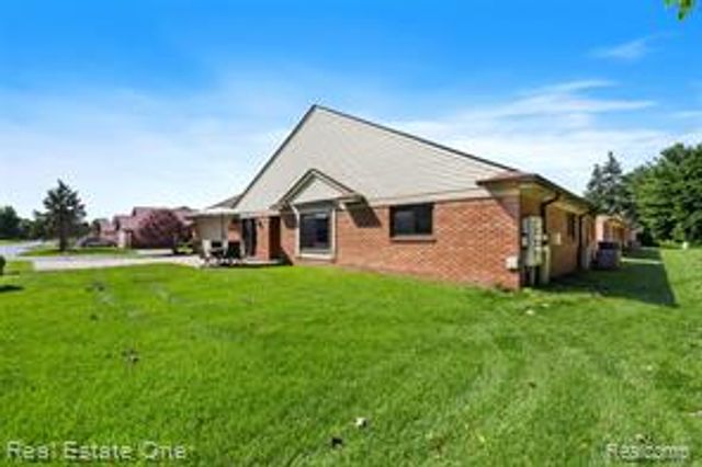 38563 Palm Meadow Drive, Clinton Township, MI 48036