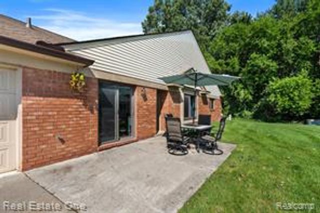 38563 Palm Meadow Drive, Clinton Township, MI 48036