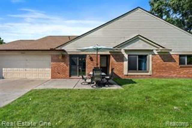 38563 Palm Meadow Drive, Clinton Township, MI 48036