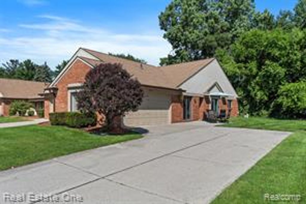 38563 Palm Meadow Drive, Clinton Township, MI 48036