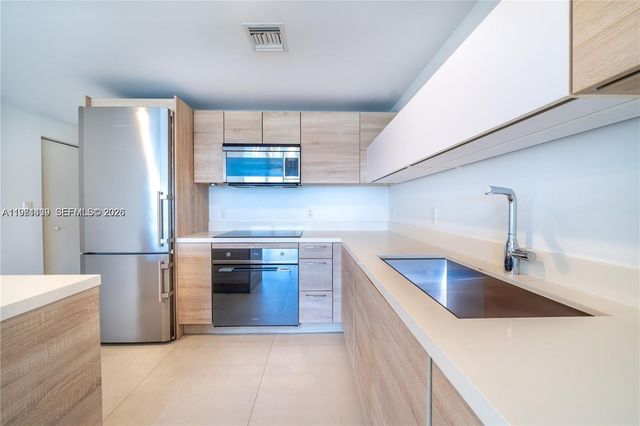 16385 Biscayne Blvd 1120, North Miami Beach, FL 33160