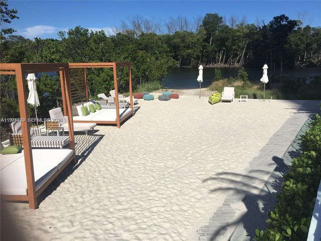 16385 Biscayne Blvd 1120, North Miami Beach, FL 33160