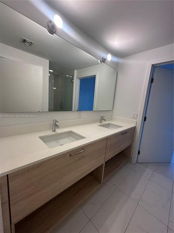 16385 Biscayne Blvd 1120, North Miami Beach, FL 33160