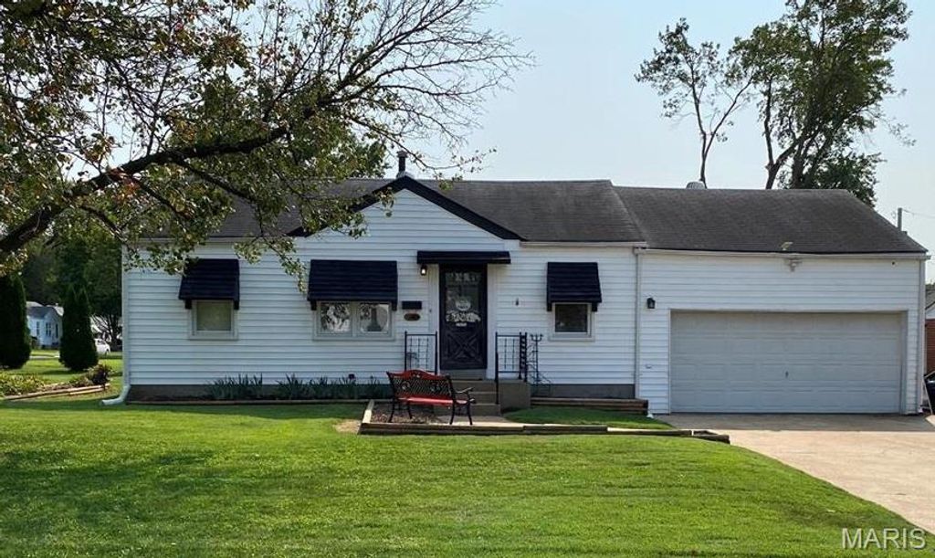 11000 Saint Ambrose Lane, St Ann, MO 63074