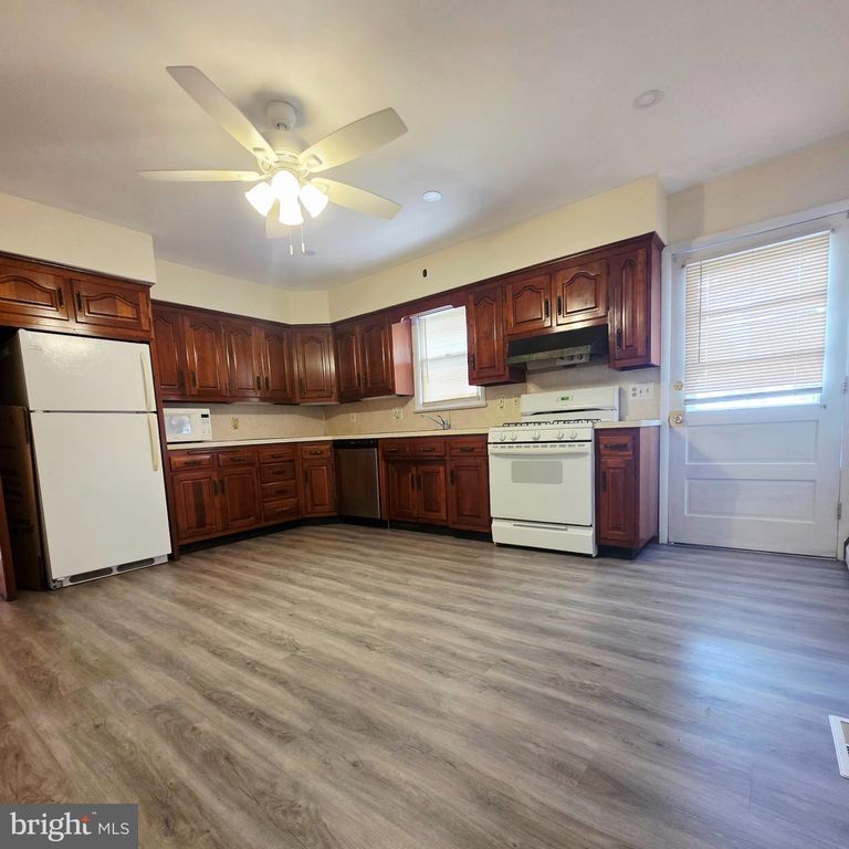 312 CONOVER ST, BURLINGTON, NJ 08016 — photo 5