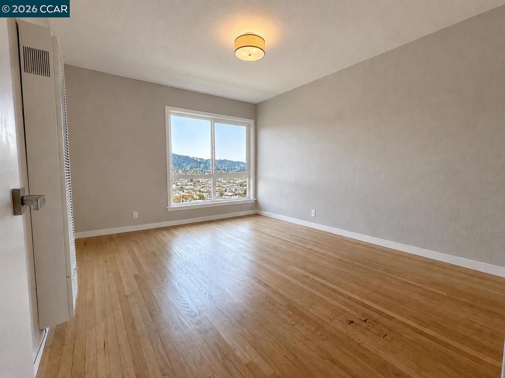 Image 16 of property listing at 785 Taft Ave 10, Albany, CA 94706