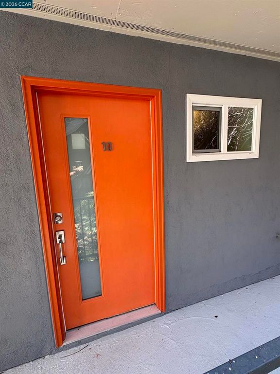 Image 2 of property listing at 785 Taft Ave 10, Albany, CA 94706