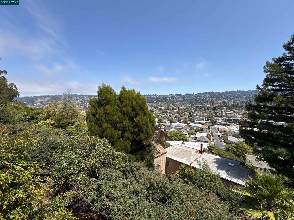 Image 23 of property listing at 785 Taft Ave 10, Albany, CA 94706