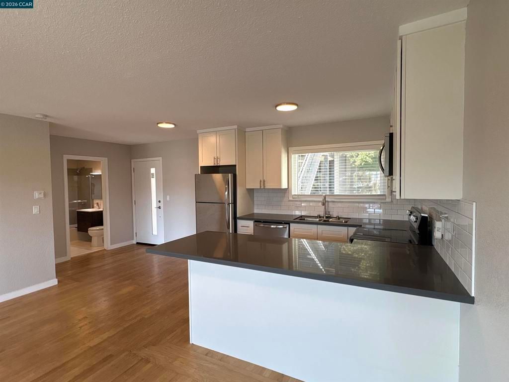 Image 9 of property listing at 785 Taft Ave 10, Albany, CA 94706