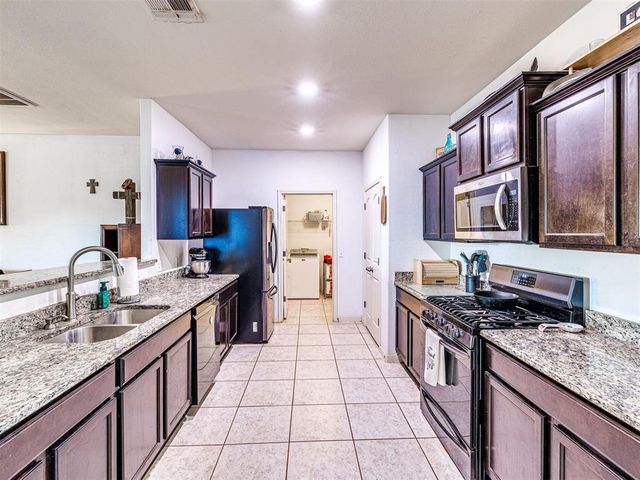 3124 Copan Court, Yukon, OK 73099