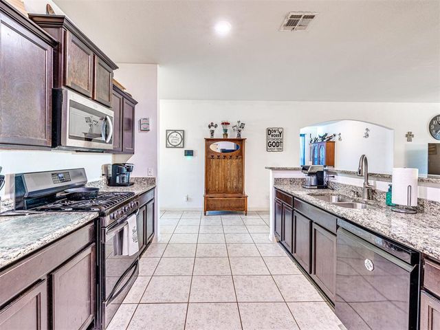 3124 Copan Court, Yukon, OK 73099