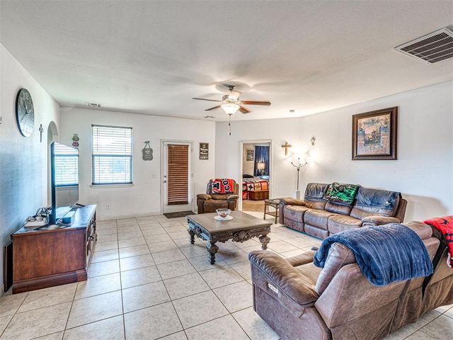 3124 Copan Court, Yukon, OK 73099