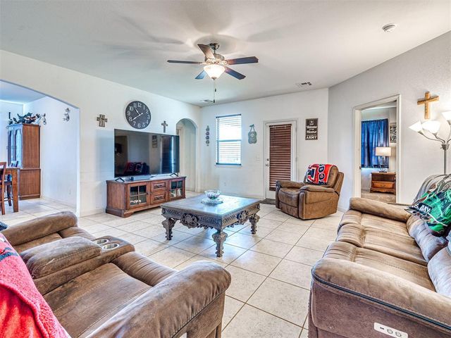 3124 Copan Court, Yukon, OK 73099