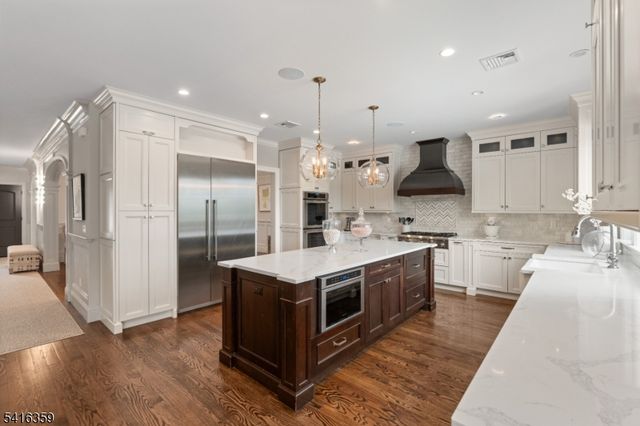 47 Evergreen Dr, North Caldwell Boro, NJ 07006