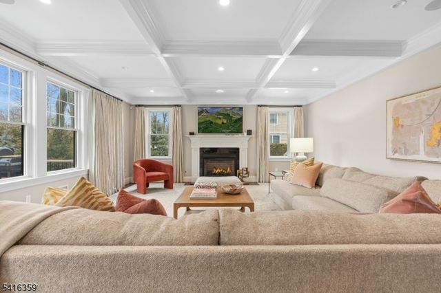 47 Evergreen Dr, North Caldwell Boro, NJ 07006