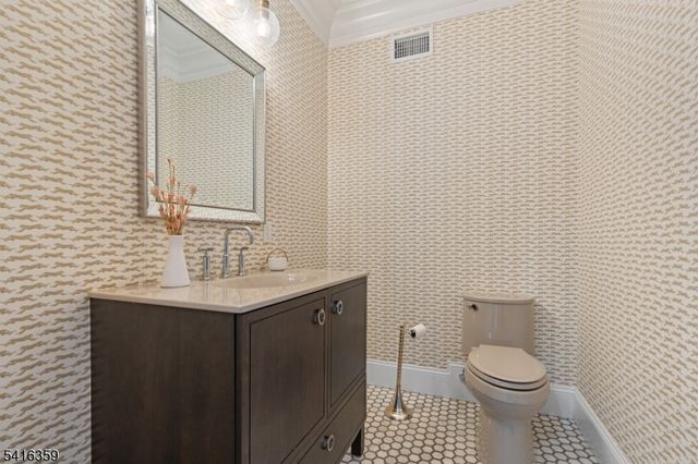 47 Evergreen Dr, North Caldwell Boro, NJ 07006