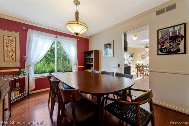 5409 S Piccadilly, West Bloomfield, MI 48322