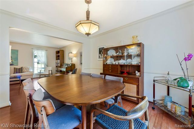 5409 S Piccadilly, West Bloomfield, MI 48322