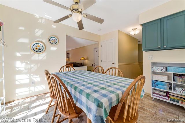 5409 S Piccadilly, West Bloomfield, MI 48322