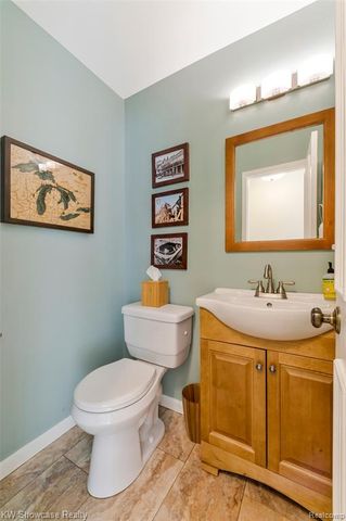 5409 S Piccadilly, West Bloomfield, MI 48322