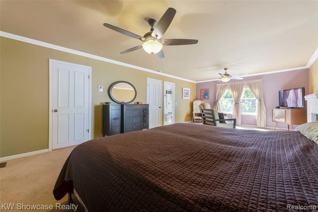 5409 S Piccadilly, West Bloomfield, MI 48322