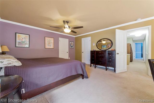 5409 S Piccadilly, West Bloomfield, MI 48322