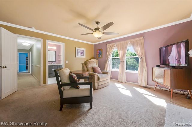 5409 S Piccadilly, West Bloomfield, MI 48322