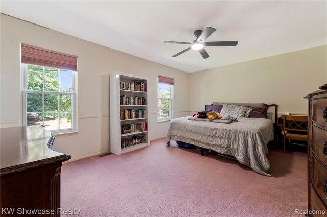 5409 S Piccadilly, West Bloomfield, MI 48322