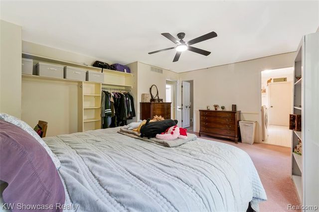 5409 S Piccadilly, West Bloomfield, MI 48322