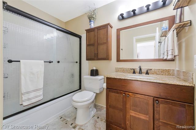 5409 S Piccadilly, West Bloomfield, MI 48322