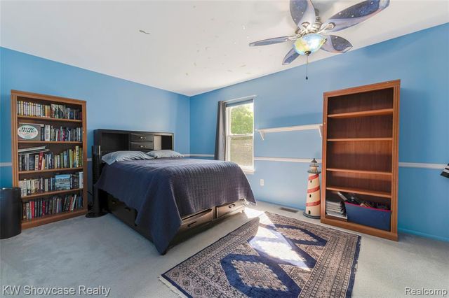 5409 S Piccadilly, West Bloomfield, MI 48322